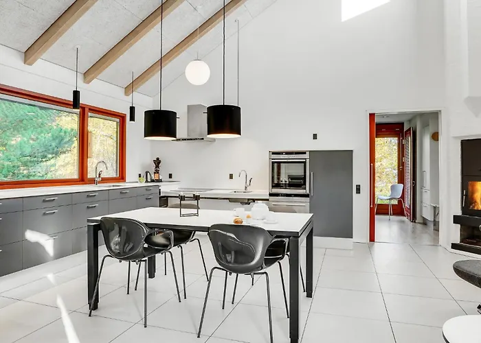 2 Bedroom Lovely In